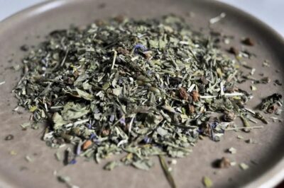 Alla scoperta delle tisane estive fresche profumate e salutari